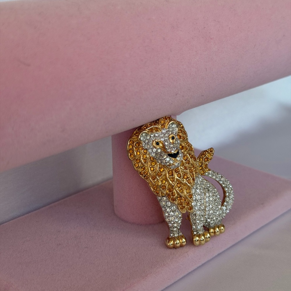 Exceptional SWAROVSKI Crystal Rare Lion Two Tone Gold Silver Pave´ Brooch - Picture 3 of 5